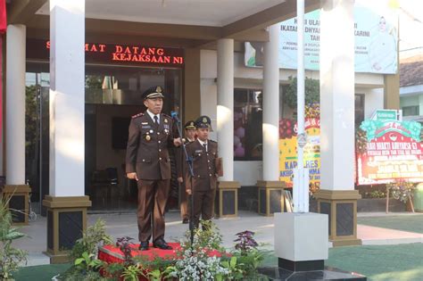 Kejari Nganjuk Gelar Upacara Pada Peringatan Hari Bhakti Adhyaksa Ke