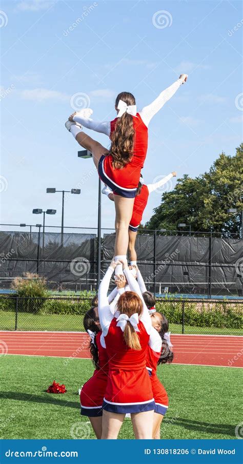 College Cheerleading Stunts And Pyramids