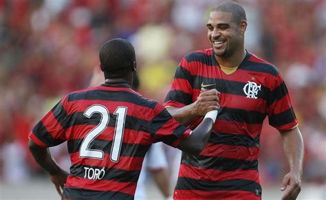 Ídolo do Flamengo Adriano Imperador vira samba enredo no Carnaval 2024