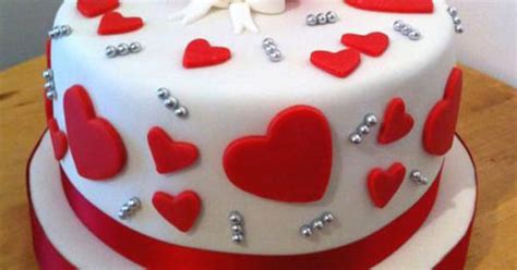 Romantic Anniversary Cake Delivery In Delhi Ncr