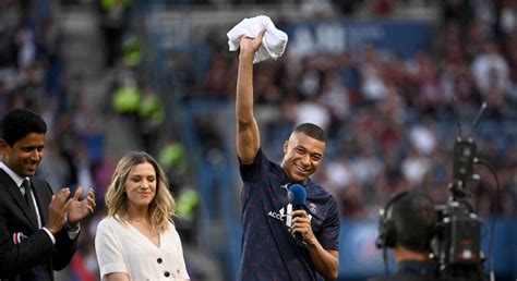 Video El PSG hace oficial la renovación de Kylian Mbappé Real Madrid