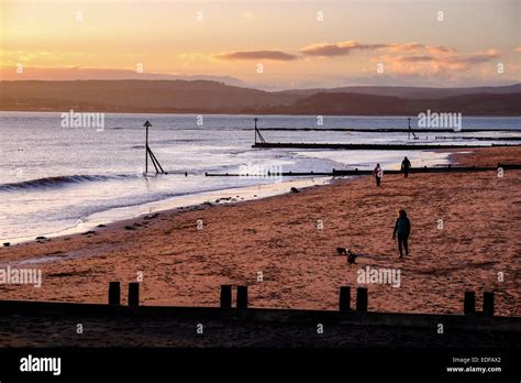 Exmouth, Devon, UK. 6th January, 2015. UK weather. Dog walkers at ...