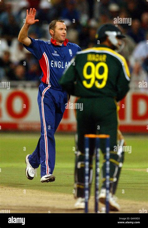 Pakistans Captain Waqar Younis Hi Res Stock Photography And Images Alamy