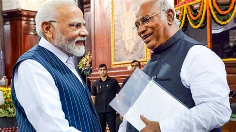 Pm Modis Kaala Teeka Dig At Mallikarjun Kharge As Congress Releases