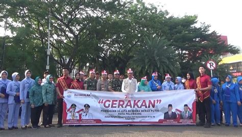 Pemkot Palembang Bersama Forkopimda Bagikan 10 Juta Bendera Merah Putih