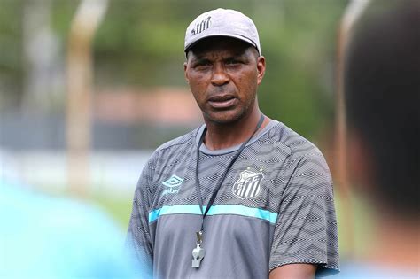 Conhe A Orlando Ribeiro T Cnico Que Vai Assumir O Santos Ap S Sa Da De