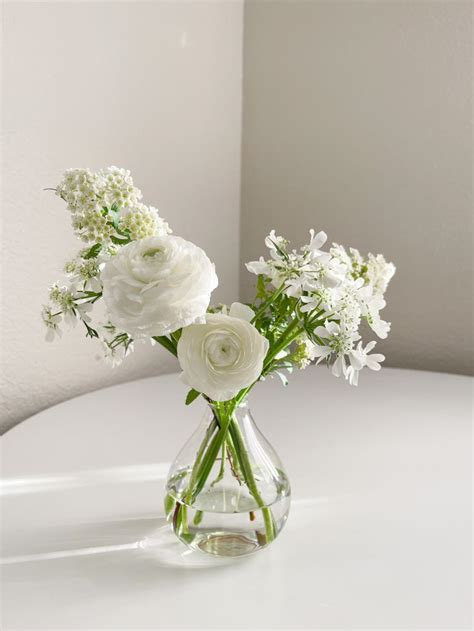 Fine Floral Bud Vases Angelicalflowers Bud Vases Arrangements White Flower Arrangements