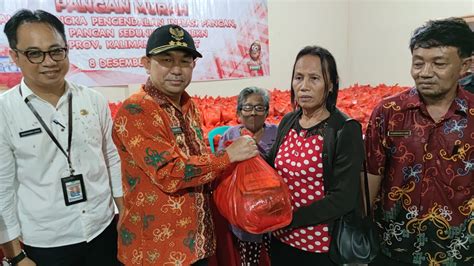 Pj Bupati Landak Buka Kegiatan Gelar Pangan Murah Komoditas Telur Di