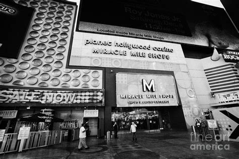 entrance to the miracle mile shops at planet hollywood casino Las Vegas ...