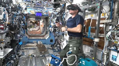 Why a VR headset on the ISS 'really makes a difference' for astronaut ...