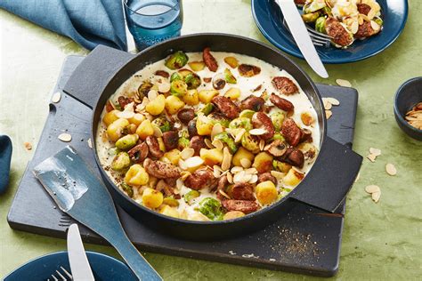 Rosenkohl Bratwurst Pfanne Mit Gnocchi Rezept REWE De