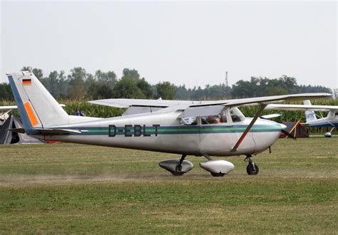 Sportflugzeuge Cessna Skyhawk Fotos Flugzeug Bild De