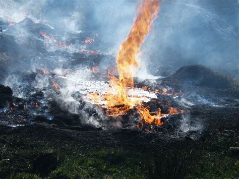 8 incredible photographs of fire tornadoes – Artofit