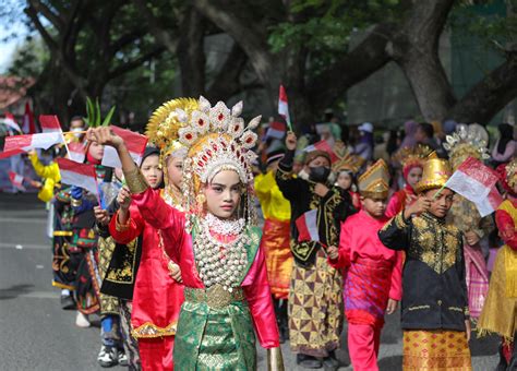 Ribuan Pelajar Meriahkan Karnaval Hut Ri Ke 77 Di Banda Aceh Aceh Jurnal