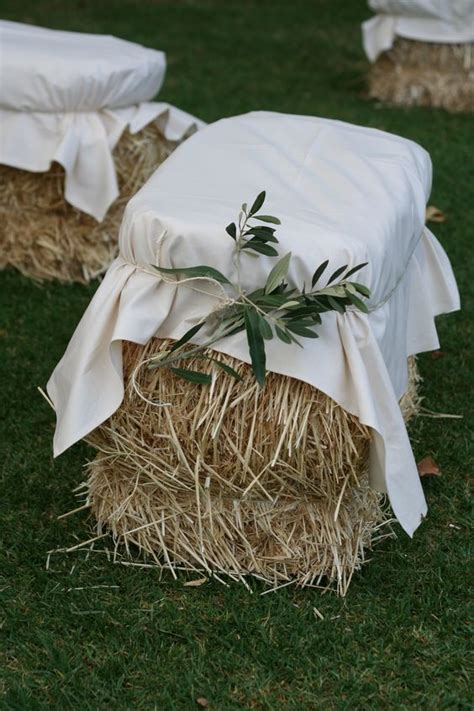 25 Chic Rustic Hay Bale Decoration Ideas For Country Weddings