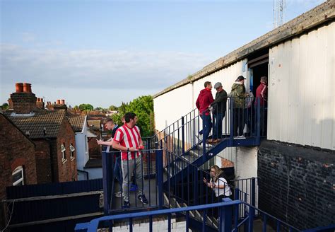 Lutons Kenilworth Road Is Basic Boisterous And Brilliant Premier