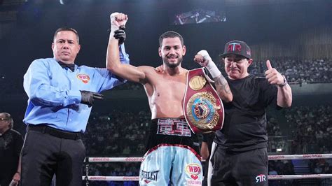 Cubano Robeisy Ram Rez Gana Por Nocaut Y Retiene Corona Mundial En