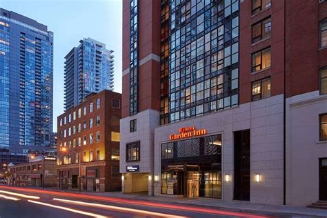 TORONTO DOWNTOWN HILTON GARDEN INN - Prices & Hotel Reviews (Ontario)