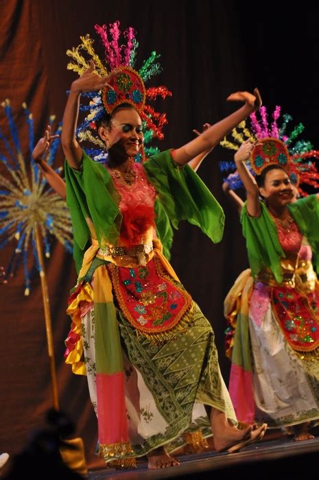 Kesenian Betawi Lenong Dan Topeng Betawi Perangkat Sekolah