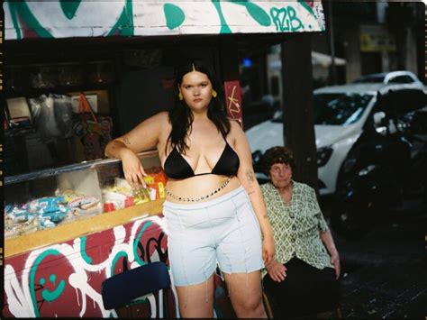 Hot Sexy Anna Lo Bikini Pics