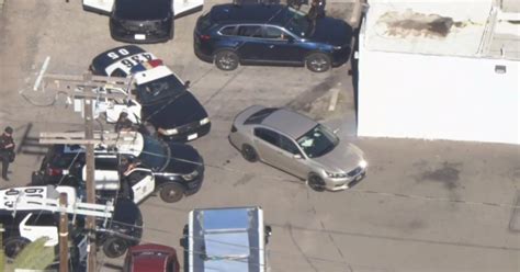 Stolen Vehicle Suspect Barricaded Inside Car After Brief Pursuit In San Pedro Cbs Los Angeles