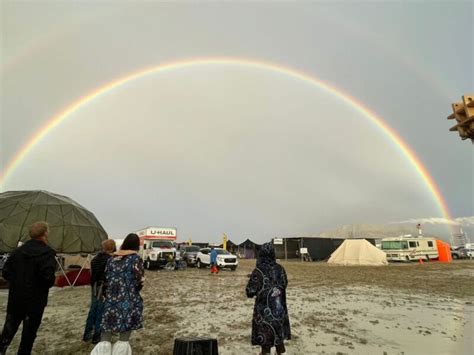 Burning Man Entenda O Que é O Festival Que Deixou Mais De 70 Mil Pessoas Isoladas Nos Eua