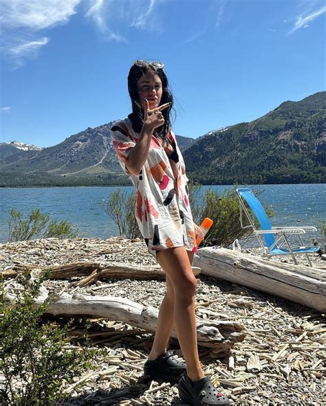 Lali Espósito paralizó Año Nuevo con una bikini ultra xxs