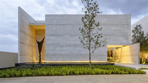 Travertine Walls Enclose Casa Ztg In Guadalajara By 1540 Arquitectura