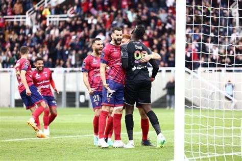 Foot Clermont Vise Le Maintien Mais A Encore Une Marge De