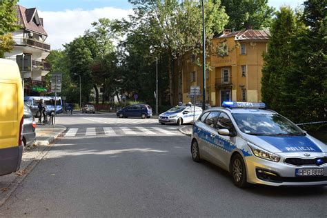 Zakopane Mężczyzna zaatakował młotkiem drugiego człowieka na przejściu