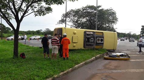 Estudantes E Motorista Ficam Feridos Ap S Micro Nibus Tombar No Df