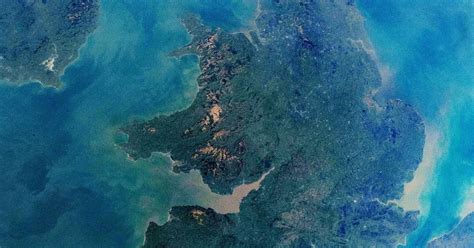 Nasa Astronauts Snap Stunning Photo Of Uk From The International Space