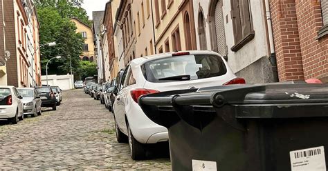 Saarbrücken Müffelnde Mülltonnen nerven in Straße