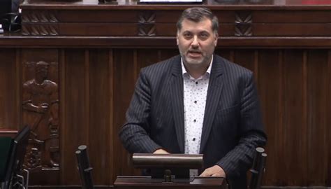 Pose Konfederacji Artur Dziambor Sprzeciwi Si Wci Ganiu Polski Do