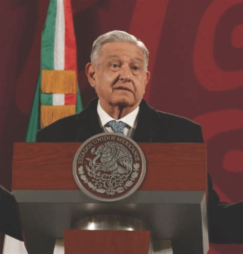 AMLO sobre tesis de Yasmín Esquivel dice que es puro choro mareador