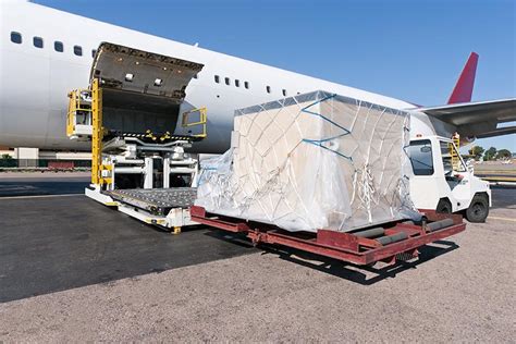 Loading cargo plane - Cargomax International Inc.