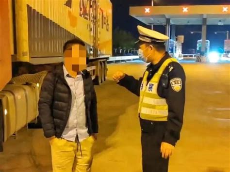 八大专项行动｜连续驾车5个多小时还不歇歇？大货车司机疲劳驾驶被交警批评与处罚行车驾驶员睡眠