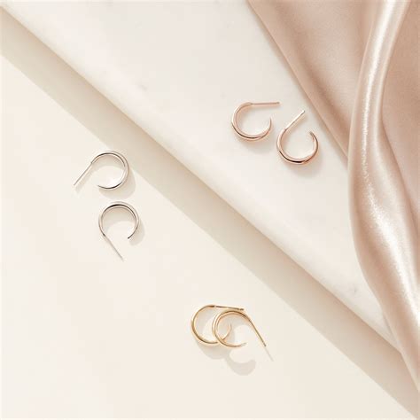 Chloe Hoops | Caitlyn Minimalist