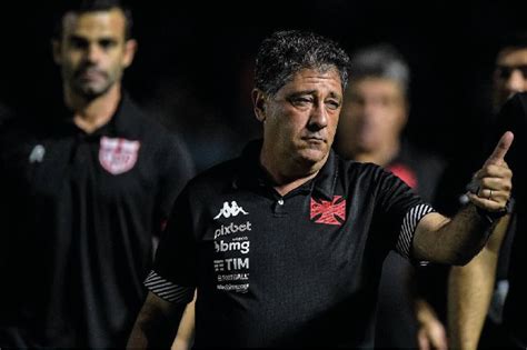 Vasco garante o acesso na série A do futebol brasileiro ganhando