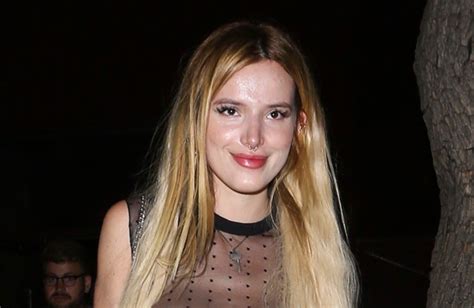 Bella Thorne Kitette A Mell T Az Utc N Ebben A Topban Gy Ahogy Van