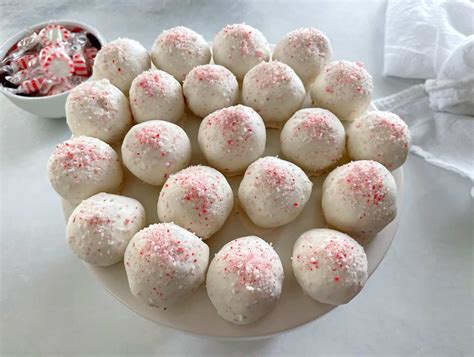 Peppermint Cake Pops Emilyfabulous