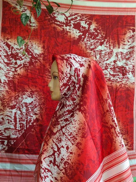 Hijab Segi Empat Motif Jp Gradasi Merah Putih Dirgahayu RI New