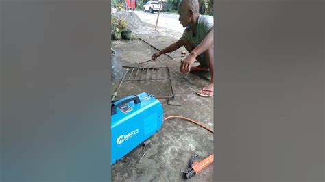 Nag Pa Welding Ng Pintuan Para Sa Kulongan Ng Baboy Youtube