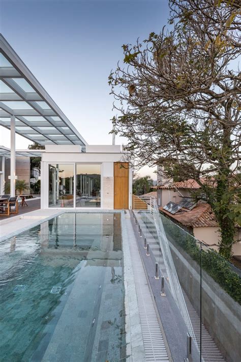 Jardim Do Sol In Brazil Sits Atop Garage For Owners Antique Cars