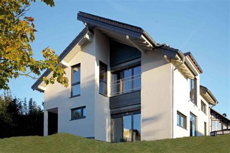 Moderne H User Mit Satteldach Kologisch Isowoodhaus