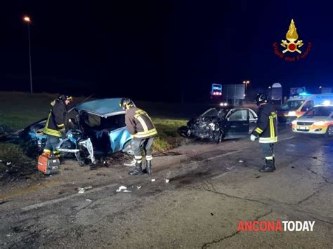 Jesi Incidente Stradale In Via Fontedamo Morta Madre Di Due Figli