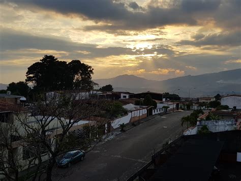 Del toro al infinito: Venezuela. Atardecer en San Cristóbal ...