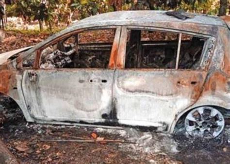 Desconocidos prenden fuego a un auto en hacienda cacaotera de Cárdenas