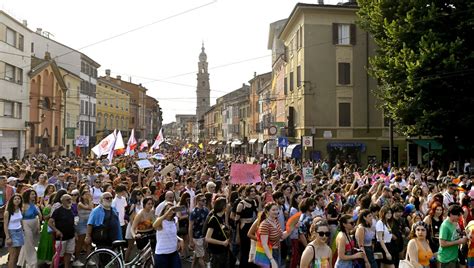 Parma Pride Migliaia In Corteo Per I Diritti Foto La Repubblica