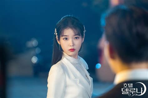 Iu、呂珍久主演《德魯納酒店》正式預告＋劇照曝光！原來是《主君的太陽》王牌編劇的鬼怪愛情新作 Yahoo奇摩時尚美妝